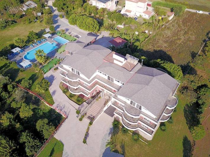 Ferienhaus für 2 Personen, mit Balkon und Terrasse sowie Garten und Kinderpool