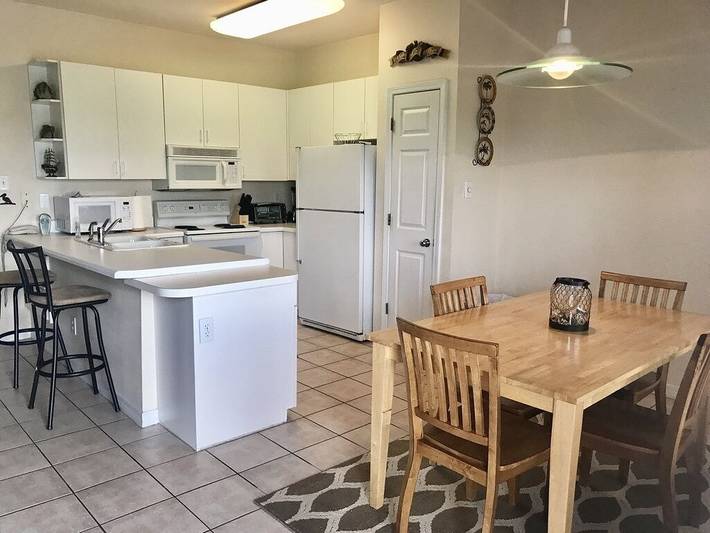 Vacation rental for 4 people, with pool and balcony by Orange Beach