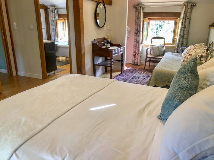 Gîte pour 8 personnes, avec terrasse ainsi que vue et jardin à Trémolat - 4