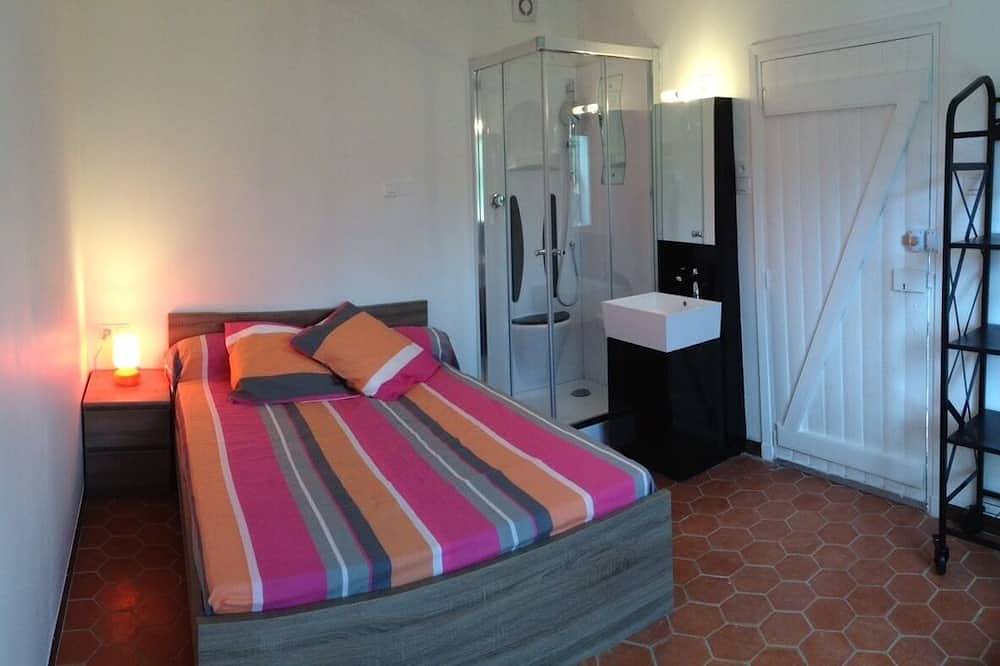 Villa con piscina, amplia terraza, todas las comodidades, jardín cerrado, tranquilo, uso exclusivo in Forcalqueiret, Región Brignoles