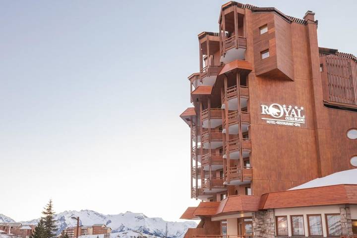 Hôtel pour 2 personnes, avec Balcon et Jacuzzi ainsi que Terrasse et Bassin pour enfant