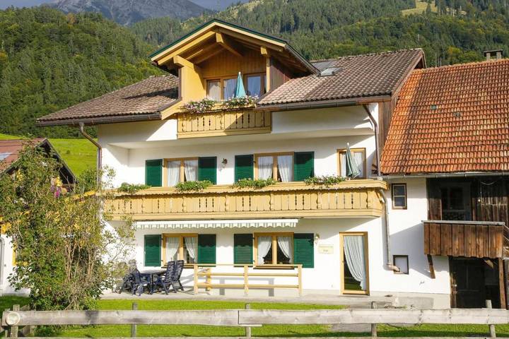 Ferienwohnung für 3 Personen, mit Sauna und Balkon sowie Pool und Ausblick in Rubi