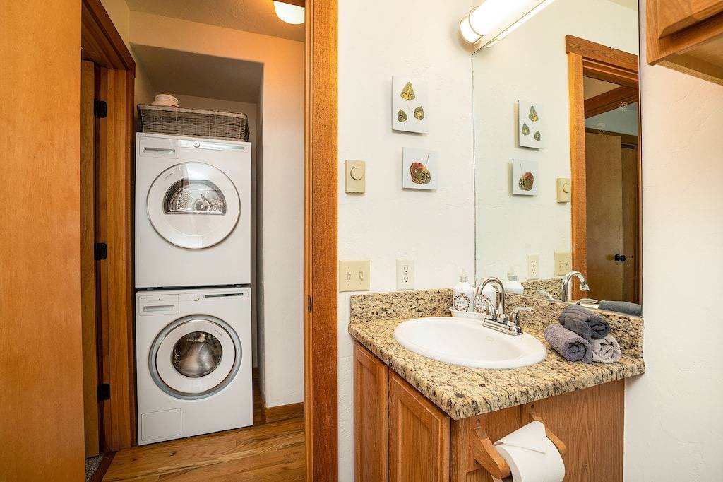 Ganze Wohnung, Downtown Jackson Condo on Flat Creek - Hidden Gem - walking distance to Square! in Jackson (WY), Grand Teton Nationalpark