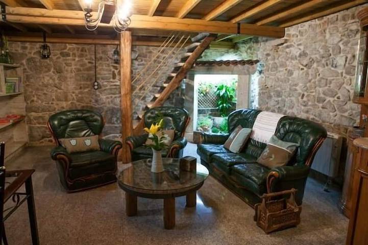 Gîte pour 5 personnes, avec Terrasse ainsi que Jardin et Piscine