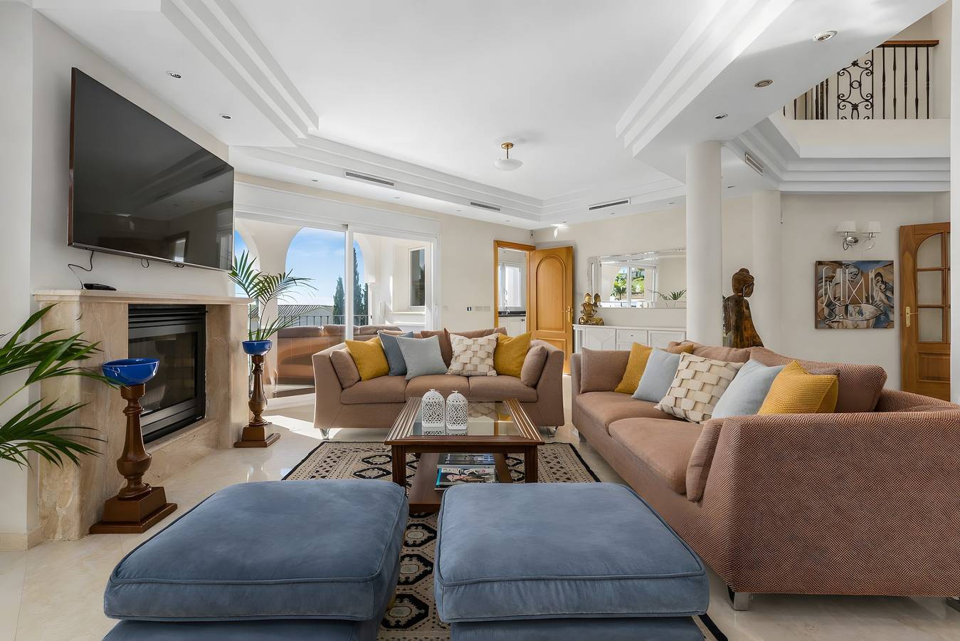 Villa de lujo en Los Arqueros Golf, con piscina privada y vistas al mar in Los Arqueros Golf and Country Club, Benahavís