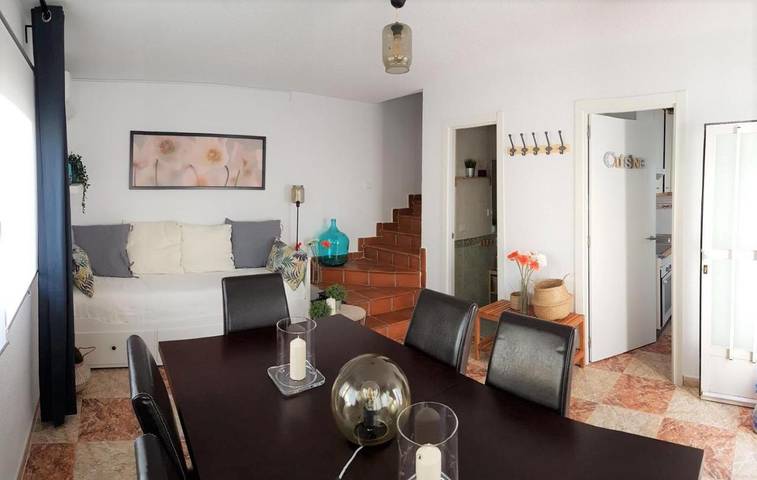 Gîte pour 6 personnes, avec vue et balcon à La Adrada - 4