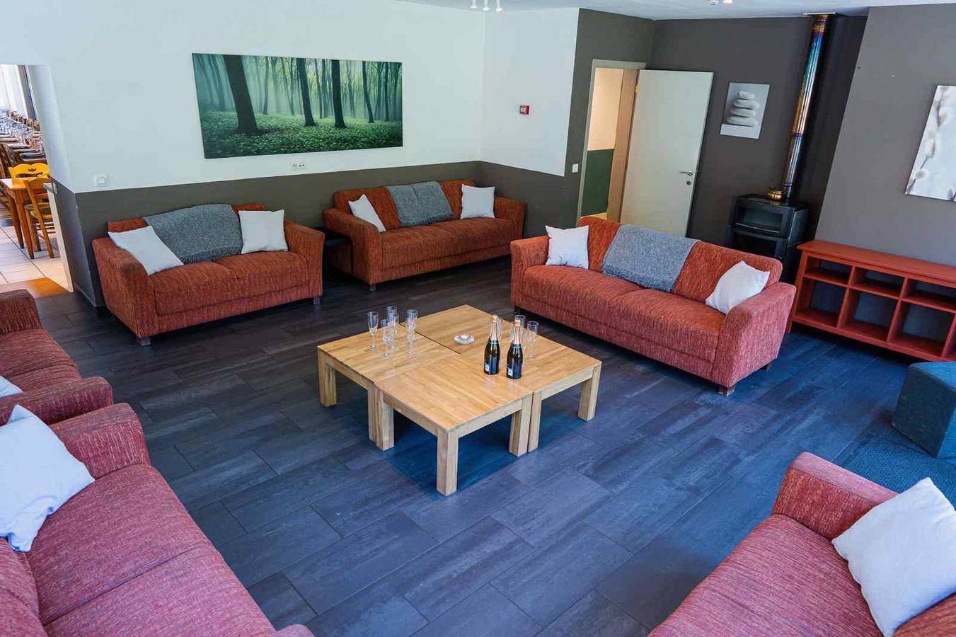Prachtig gelegen 32 pers. accommodatie met ruime tuin en bosrijk uitzicht in de Ardennen in Vresse-sur-Semois, Regio Namur