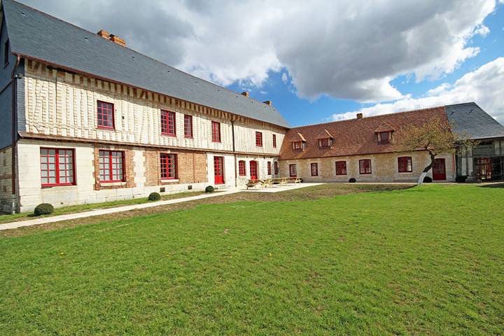 Gîte pour 12 personnes, avec terrasse et jardin à Sahurs