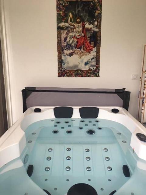 Chambre d’hôte pour 2 personnes, avec piscine ainsi que jardin et jacuzzi dans l' Ain - 3