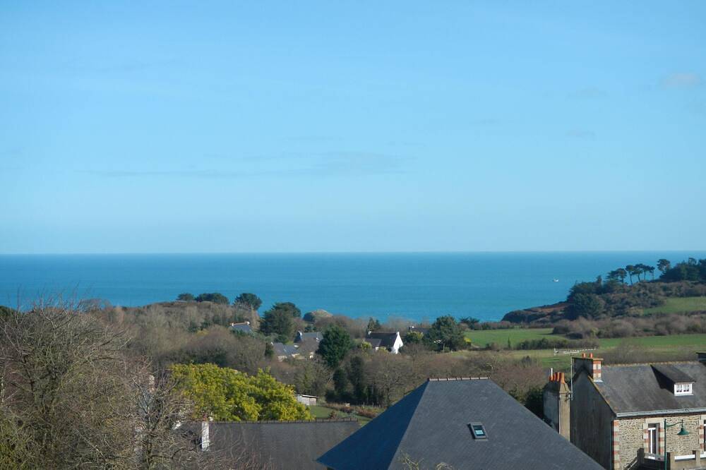 Appartement entier, Belle location vue sur mer avec spa et sauna in Tréveneuc, Côte de Goëlo