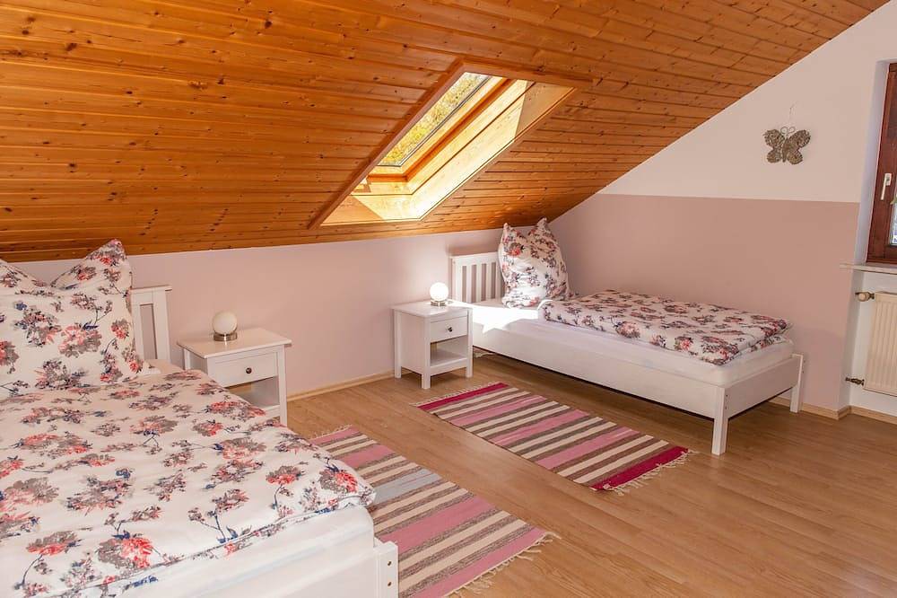 Ganze Wohnung, Helle, freundliche 90m² Fewo für 4 Pers. - idyllisch gelegen in den Hassbergen in Ebern, Landkreis Haßberge