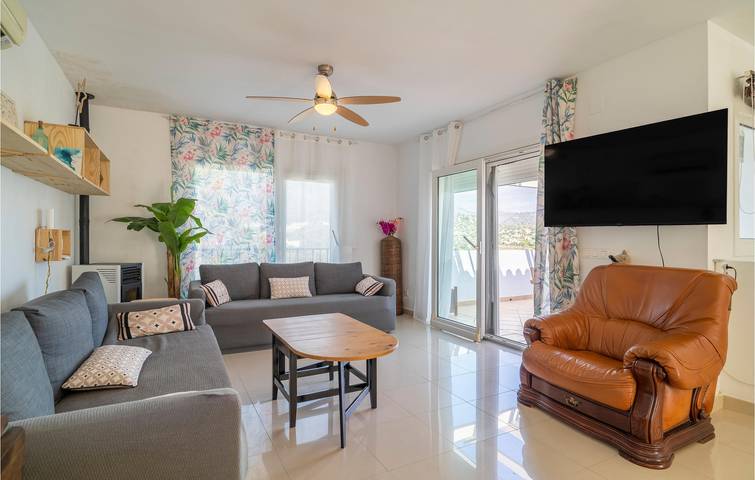 Apartamento con terraza junto a la piscina: 115m² con aire acondicionado, Internet y barbacoa. in Viñuela, Cordillera Penibética