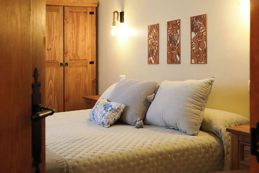 Entire apartment, At Casa El Lago - Apartment for 2 to 4 people in a unique setting in Guijo de Coria, Cáceres Region