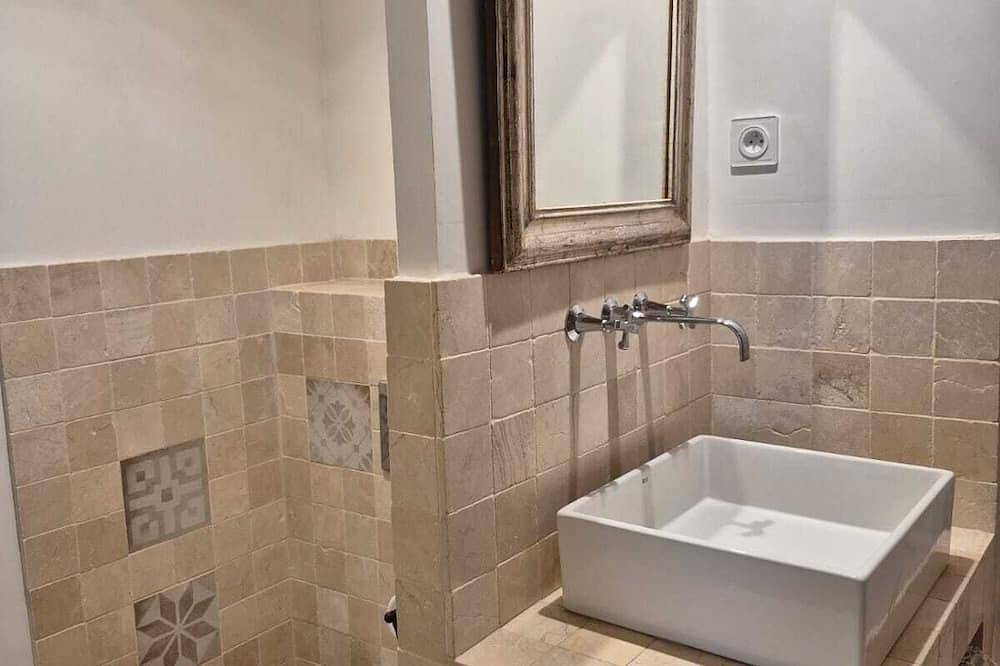 Entire apartment, Room in the heart of a Mas, swimming pool and gym in Castelnau-le-Lez, Côte d'Améthyste