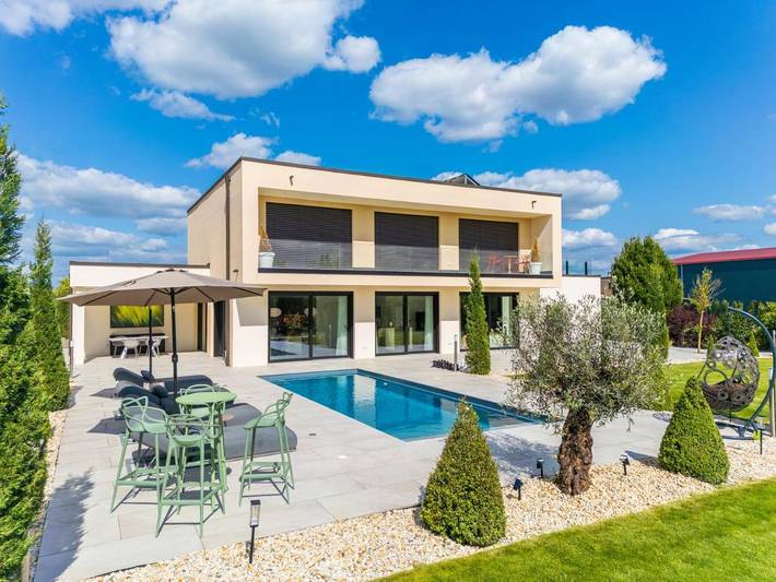 Vakantiewoning voor 4 personen, with whirlpool and tuin as well as sauna and zwembad in Würzburg