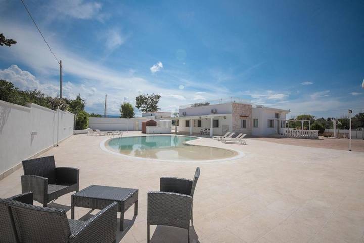 Villa con piscina per 6 persone, con giardino e piscina nonché panorama a Monopoli