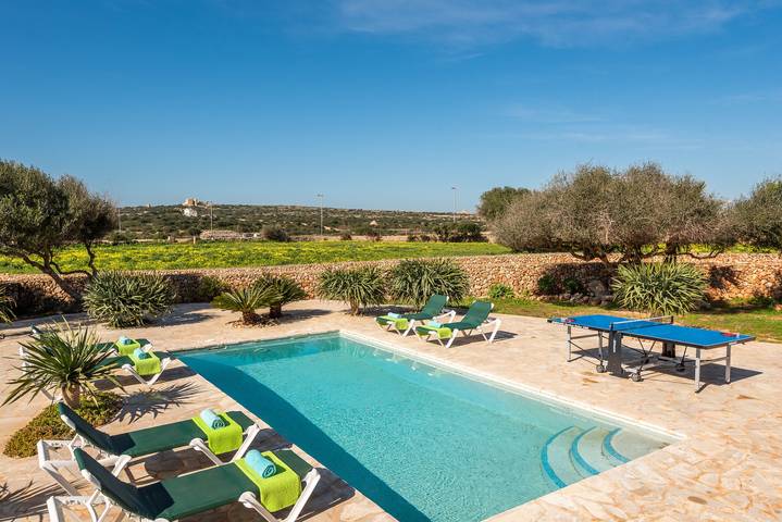 Casa vacanza per 6 persone, con giardino e balcone a Cala en Blanes
