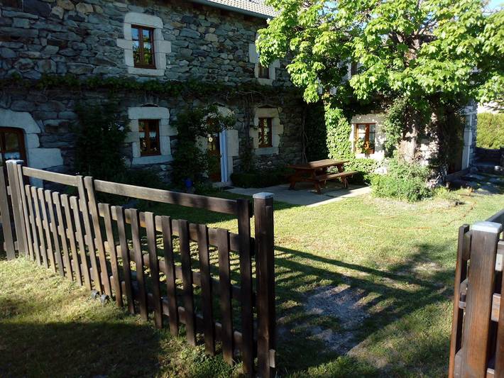 Gîte pour 7 personnes, avec piscine ainsi que terrasse et jardin