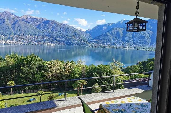 Ferienwohnung für 4 Personen, mit Balkon und Pool sowie Garten in Piazzogna