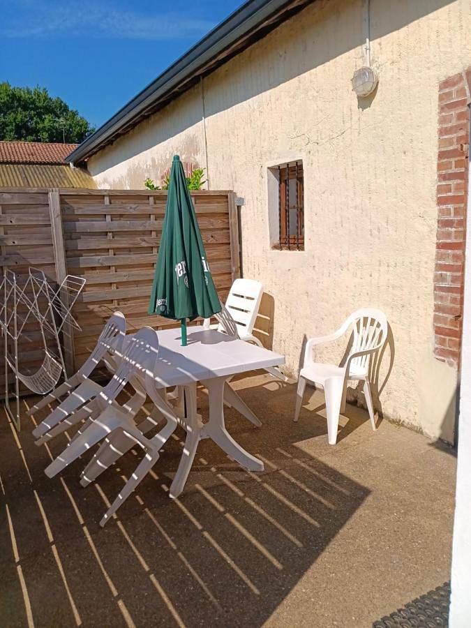Gîte pour 2 personnes, avec terrasse à Saint-Martin-de-Hinx