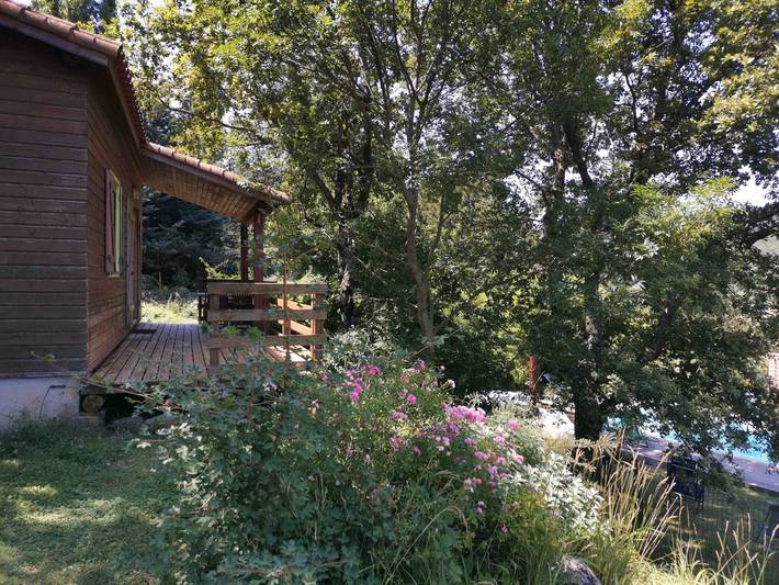 Gîte pour 4 personnes, avec balcon et piscine ainsi que jardin et jacuzzi à Darbres