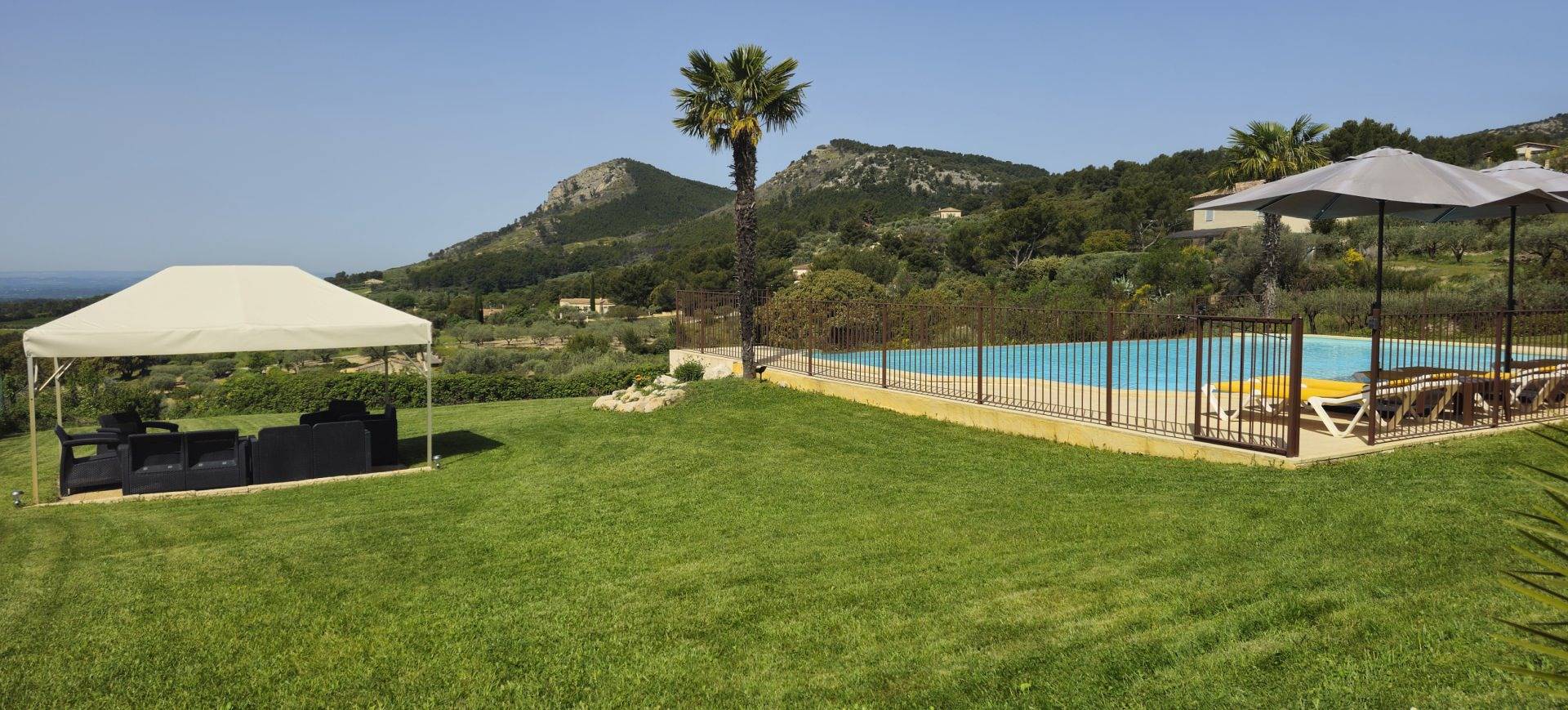 Gîte 2 "Paradizu", vue sur les Alpilles – Le Mas du Barroux in Le Barroux, Parc naturel régional du Mont-Ventoux