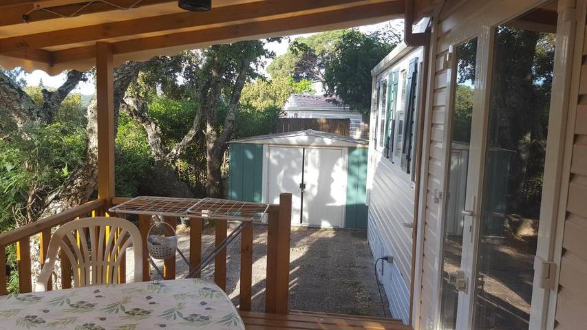 Camping pour 6 personnes, avec Terrasse ainsi que Piscine et Vue à Gassin - 3
