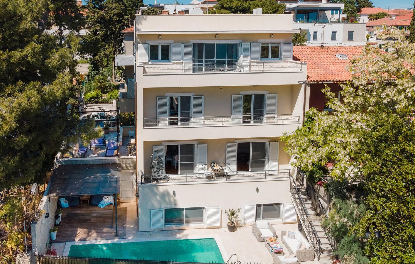 Gemütliches Apartment mit 1 Schlafzimmer, Meerblick, Pool, Küche und Parkplatz in Bačvice, Split