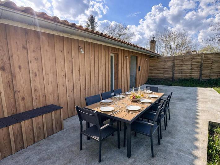 Location de vacances pour 6 personnes, avec terrasse et jardin à Laruscade