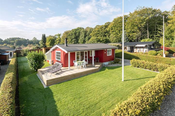 Ferieudlejning for 6 personer, med have og terrasse i Binderup Strand