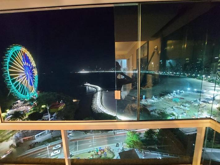 Casas e apartamentos de temporada para 4 pessoas, com piscina e vista e ainda terraço, com animais de estimação em Praia Brava SC