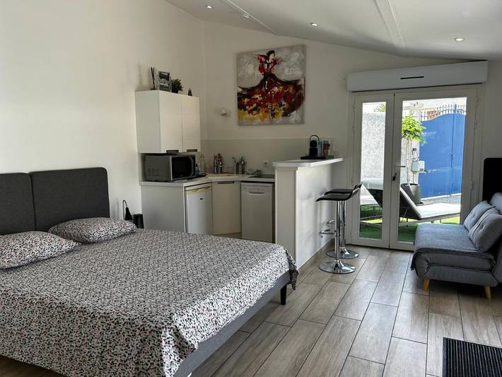 Location de vacances pour 2 personnes, avec piscine et terrasse à Fondettes