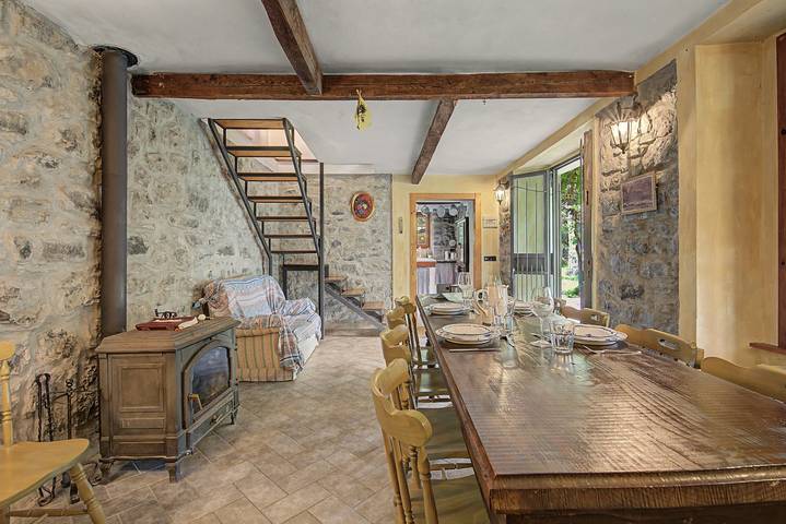 Appartamento intero, Appartamento 'Casale La Selva Cottage Grande' con piscina e giardino condivisi e Wi-Fi in Bene Lario, Provincia di Como