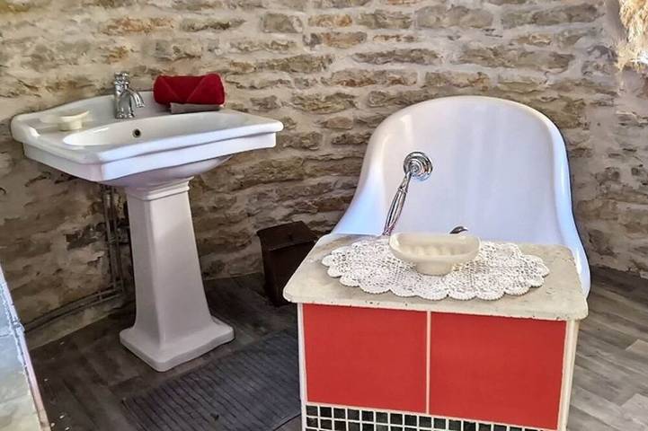 Gîte pour 2 personnes, avec jardin et jacuzzi à Aujols - 3