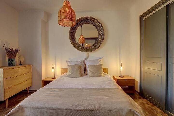 Appartement entier, Appartement lumineux dans immeuble historique, pour une escapade in Arles, Côte méditerranéenne (France)