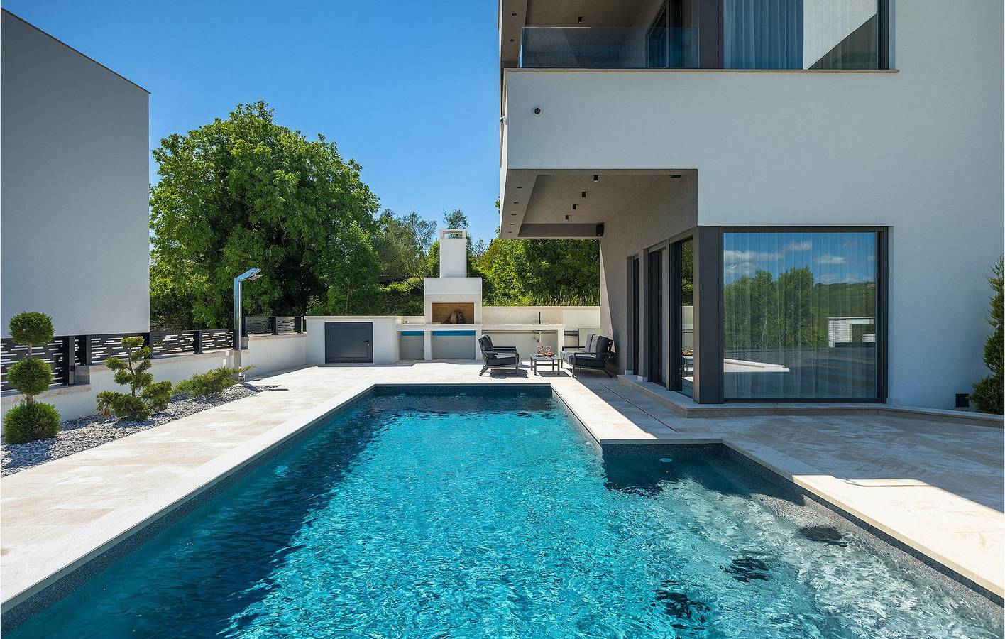 2 km vom Meer entfernt: Modernes Apartment mit Pool und Annehmlichkeiten in Marčana, Südküste Istrien