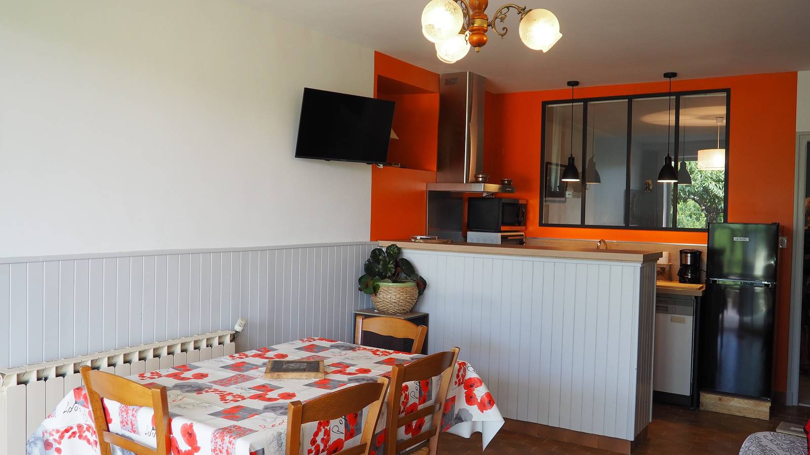 Apartamento entero, Lago y Naturaleza – Acogedor apartamento a 100 m del lago de Villefranche-de-Panat, Aveyron in Villefranche-de-Panat, Aveyron (desambiguación)
