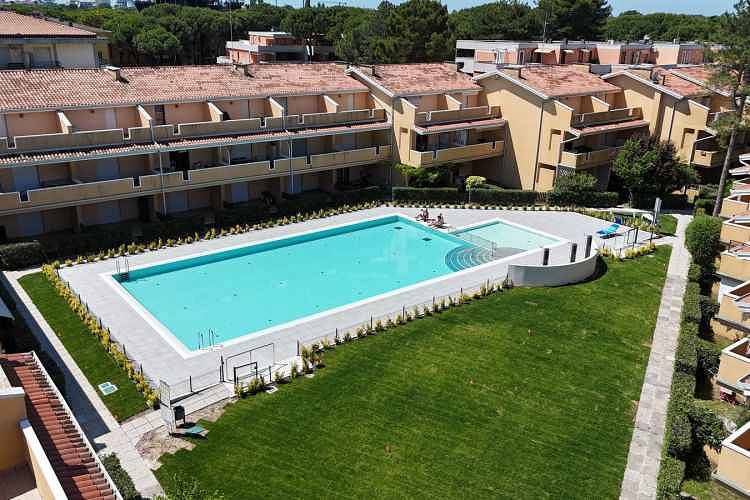 Appartement de vacances entier, Appartement de vacances avec climatisation, balcon et piscine  in Bibione, Province de Venise