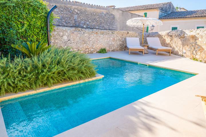 Hotel for 2 people, with pool and terrace - 1