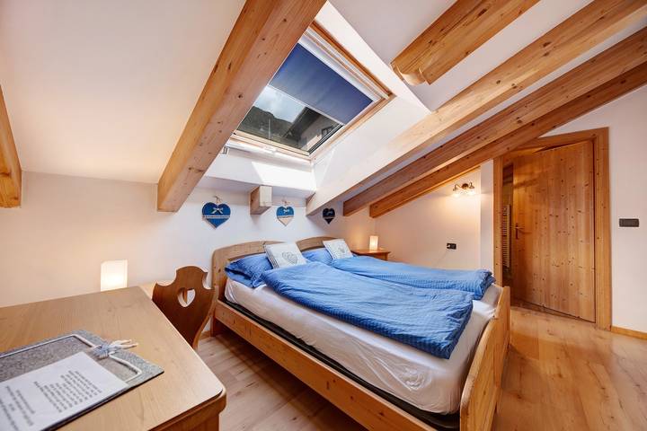 Appartamento intero, Appartamento "Residence Montebel Studio" con vista sulle montagne, idromassaggio e sauna in Tesero, Dolomiti di Fiemme