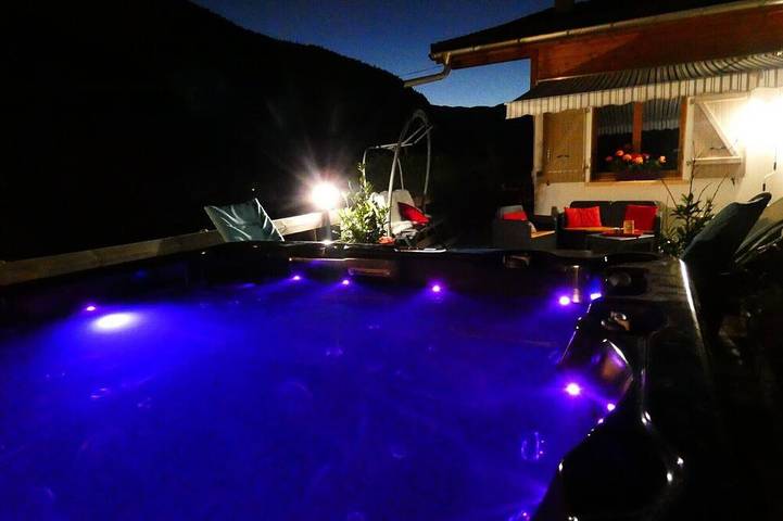 Maison pour 9 personnes, avec Balcon ainsi que Jacuzzi et Jardin à Thônes