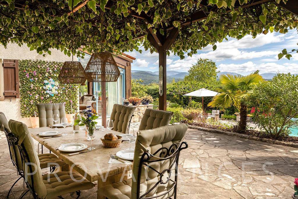 Beautiful villa with pool on the outskirts of Seillans in Seillans, Draguignan region