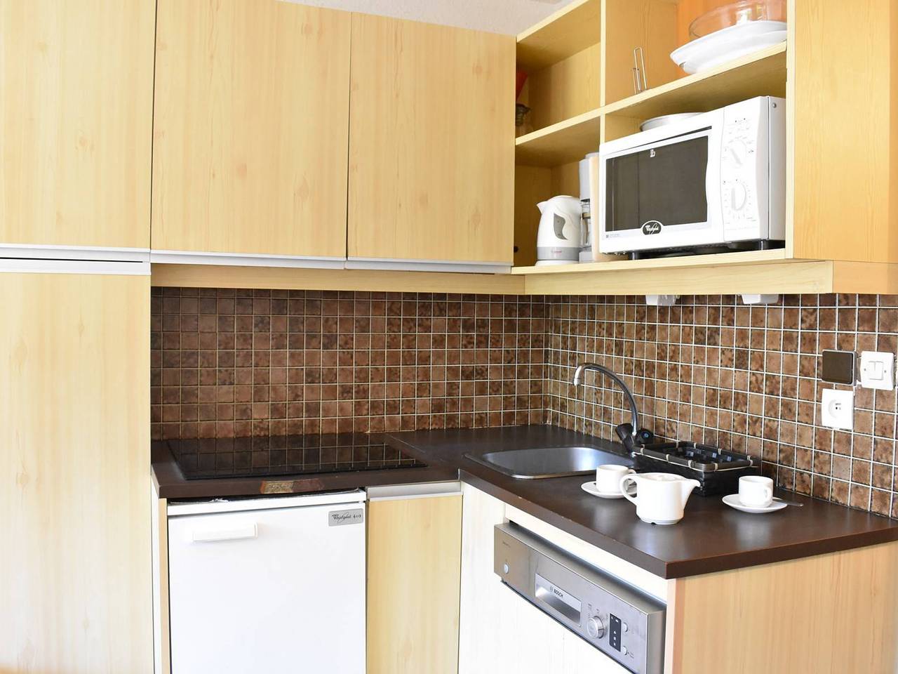 Entire apartment, Cozy 2-Room Apartment for 4, Near Slopes and Shops, Free Shuttle, Meribel in Les Allues, Les Trois Vallées