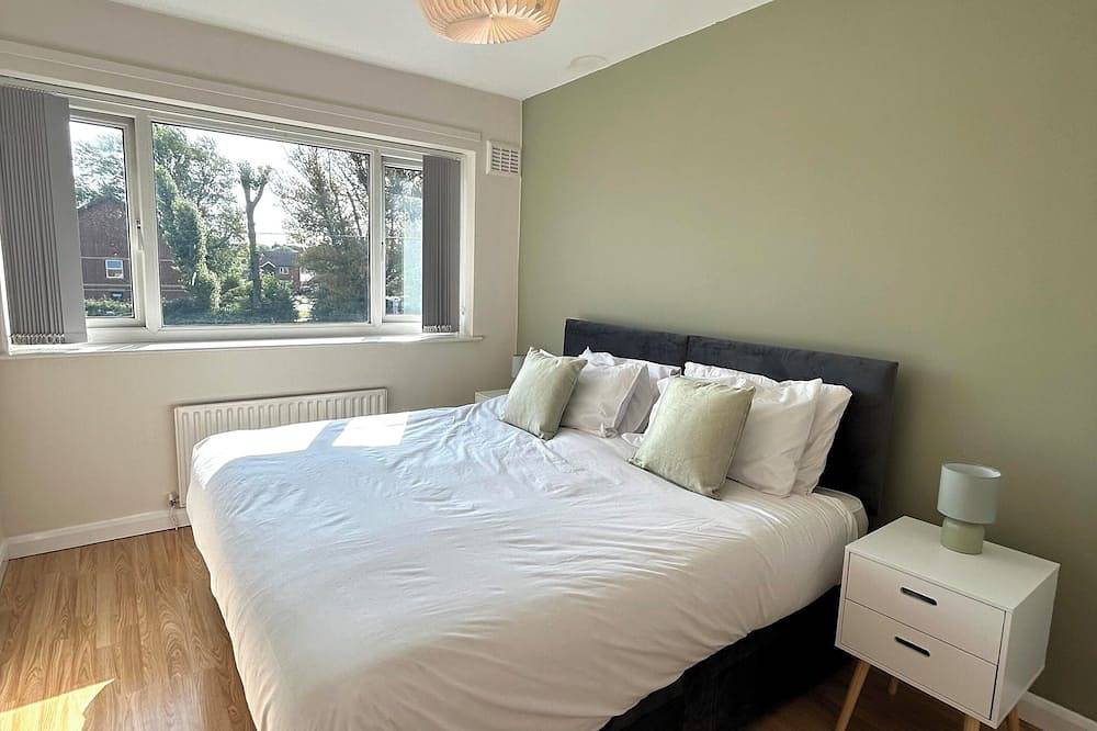 The Olive House, 4 Bedrooms, Sleeps 8, Contractors Welcome in Middlesbrough, North East England