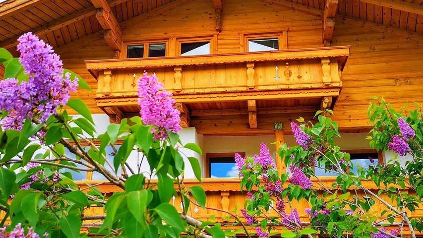 Vakantiehuis voor 12 personen, with sauna and balkon as well as tuin in Hochfilzen
