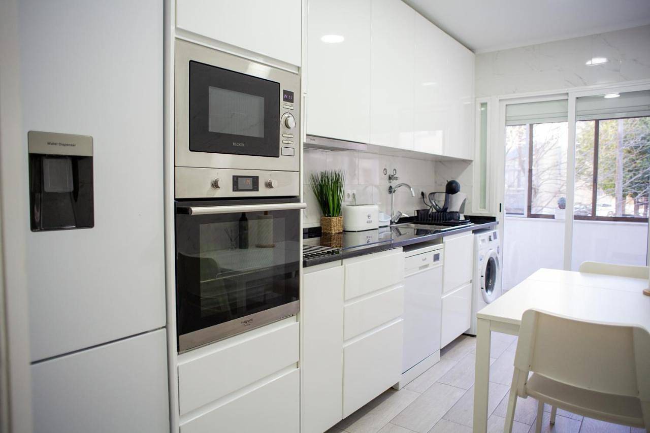 Apartamento inteiro, Just4uapartment - Near Lisbon & Beach - With Ac in Almada, Halbinsel von Setúbal
