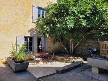 Gîte pour 4 personnes, avec jardin à Menétru-le-Vignoble