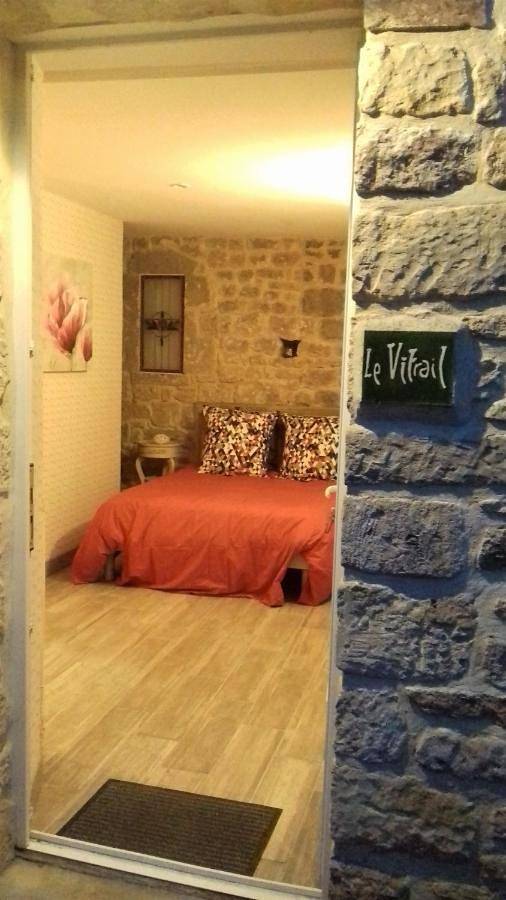 Le vitrail Chambre Équipée sans service repas 1073 rue des carrières 50700 Yvetot bocage in Yvetot-Bocage, Côte de la Déroute