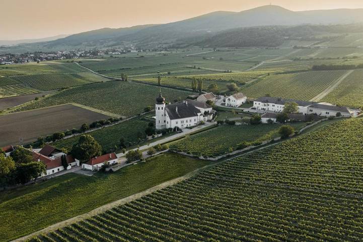 Ferienhaus für 4 Personen, mit Terrasse und Garten sowie Seeblick und Ausblick
