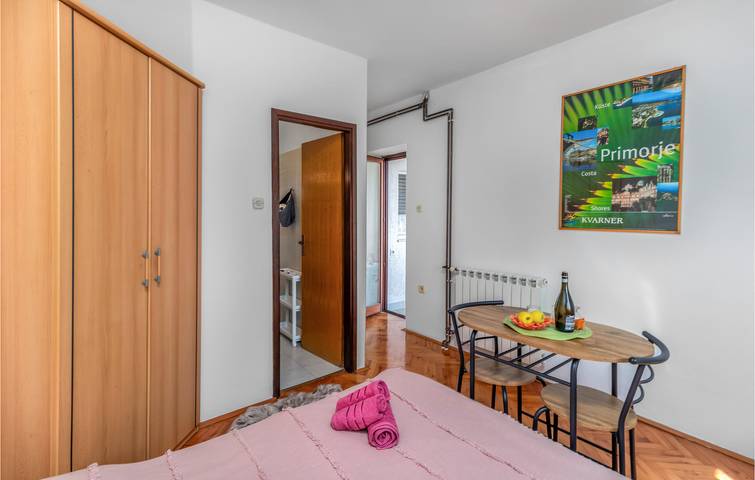 Ganze Ferienwohnung, Apartment mit Meerblick, Terrasse, Waschmaschine und WLAN in der Nähe des Strandes von Kantrida in Rijeka, Primorje-Gorski Kotar
